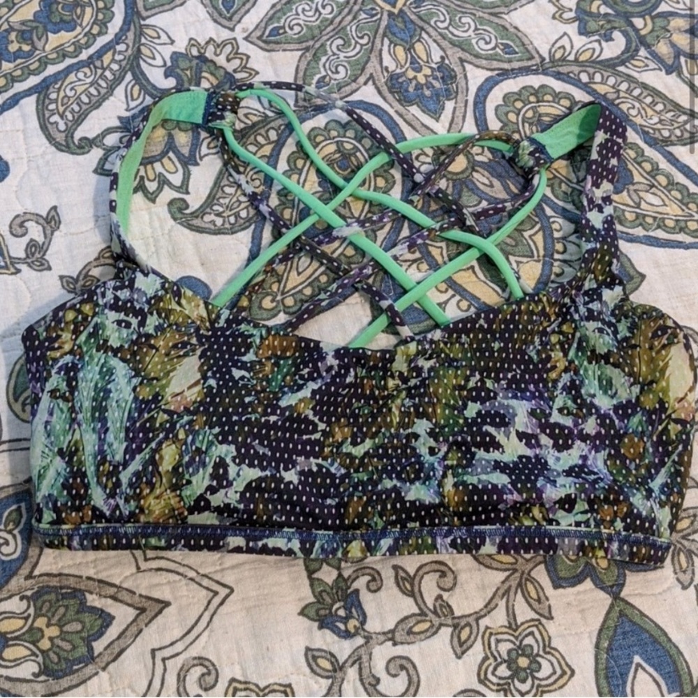 Lululemon athletica Free to Be bra - size 8